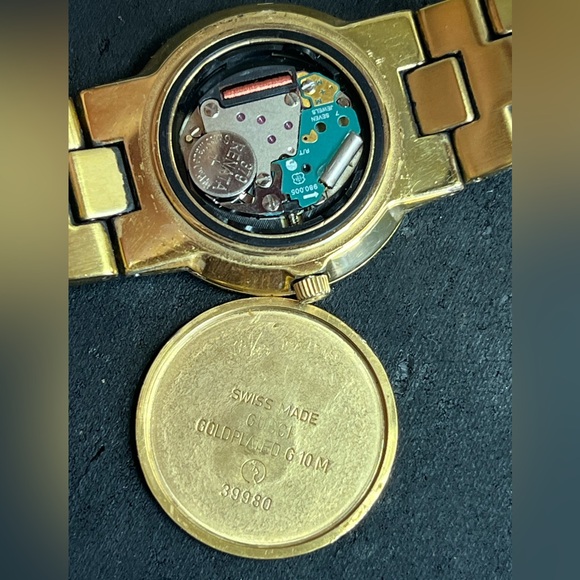 Gucci 3300.2.L gold plated 10 microns ladies watch - Picture 13 of 16